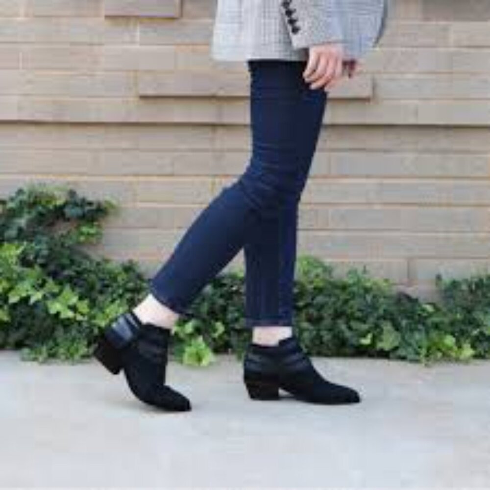 NWOT Lifestride Paloma ankle boot, soft system, vegan micro suede